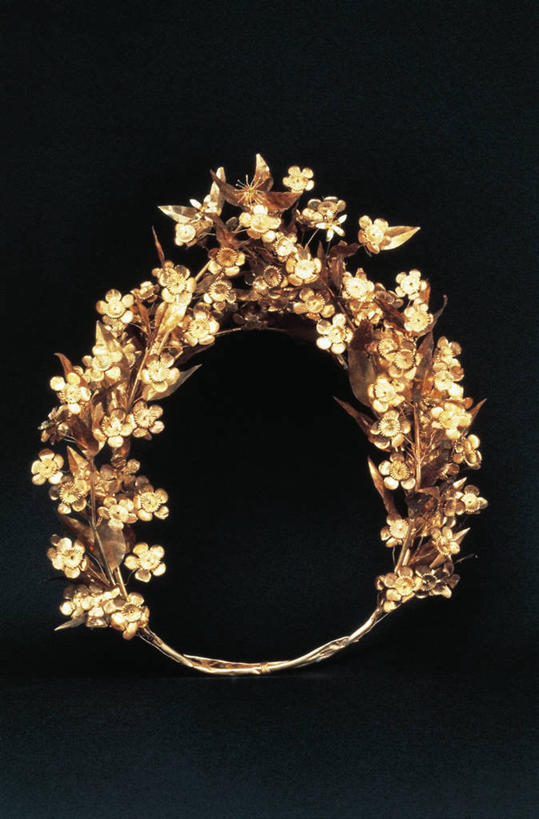 无人,竖图,叶子,黑色背景,金属,花环,黄金,灯,花,古代,一个,摄影,单个,古希腊,古代文明,番樱桃,美术工艺,设计,彩图,影棚拍摄