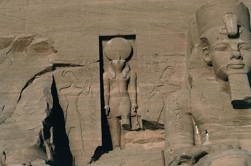 无人,寺庙,横图,室外,白天,城市,建筑,雕塑,非洲,埃及,苏丹,标志,雕像,符号,历史,标识,古代,地标建筑,摄影,宗教,考古学,中东,宗教建筑,北非,首府,阿拉伯埃及共和国,金字塔之国,棉花之国,阿斯旺,阿斯旺省,阿非利加洲,性别符号,古埃及文明,古代文明,拉美西斯二世大神殿,苏丹共和国,努比亚,库赖迈,彩图,旅行,努比亚文物遗址,努比亚遗址,男性符号,过去