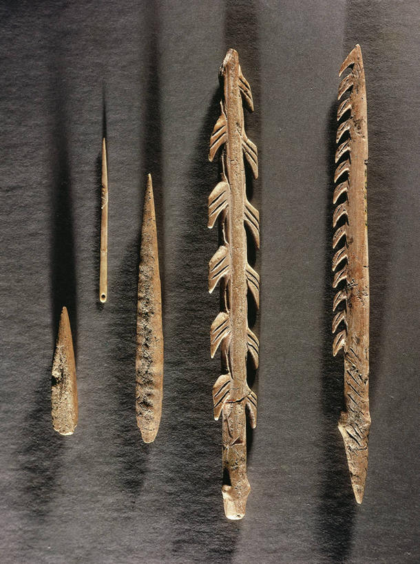 无人,竖图,俯视,特写,五个,许多,灰色背景,工具,历史,古代,灰色,武器,摄影,电钻,手电钻,电动工具,古代文明,美术工艺,彩图,高角度拍摄,影棚拍摄,过去