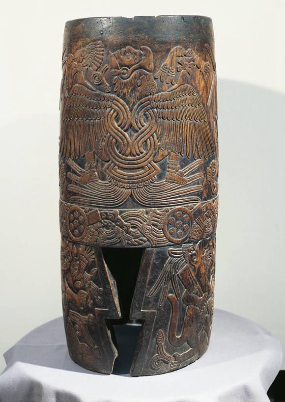 无人,竖图,白色背景,装饰,木制,标志,符号,鼓,乐器,音乐,历史,标识,古代,一个,摄影,单个,手艺,性别符号,古代文明,美术工艺,彩图,影棚拍摄,阿兹特克文明,男性符号,订婚,过去