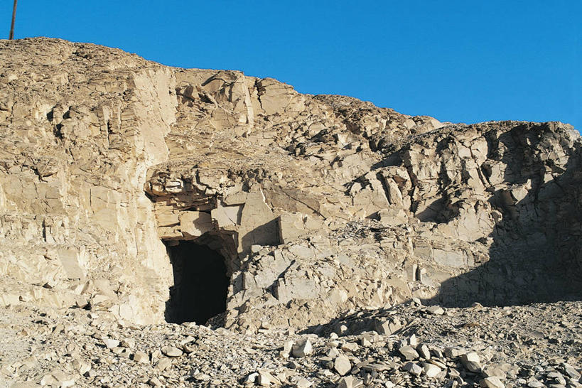 无人,横图,室外,白天,正面,山,城市,建筑,非洲,埃及,历史,废墟,地标建筑,摄影,考古学,中东,万里无云,首府,卢克索,阿拉伯埃及共和国,金字塔之国,棉花之国,阿非利加洲,卢克索省,古埃及文明,古代文明,底比斯,彩图,过去,埃及卢克索