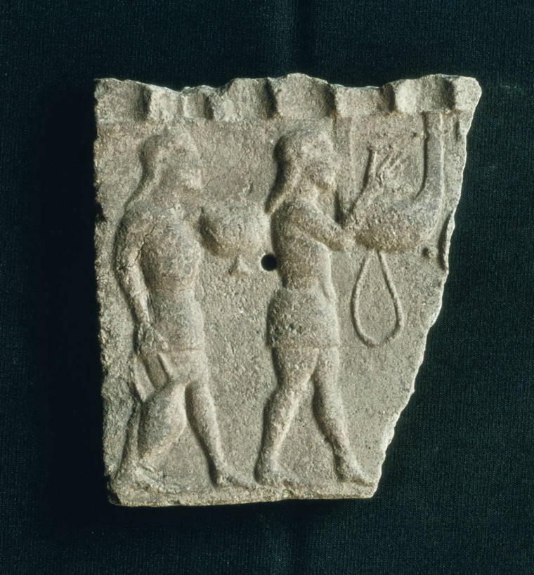 无人,竖图,正面,雕塑,意大利,表演,蓝色背景,标志,符号,乐器,历史,破坏,标识,破损,古代,一个,摄影,单个,损坏,粘土,音乐人,意大利文化,性别符号,七弦琴,古代文明,美术工艺,彩图,影棚拍摄,浅浮雕,男性符号,过去