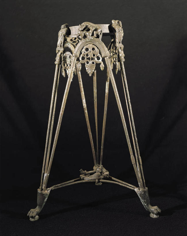 无人,竖图,黑色背景,一个,摄影,单个,三脚架,青铜,古代文明,美术工艺,费拉拉,彩图