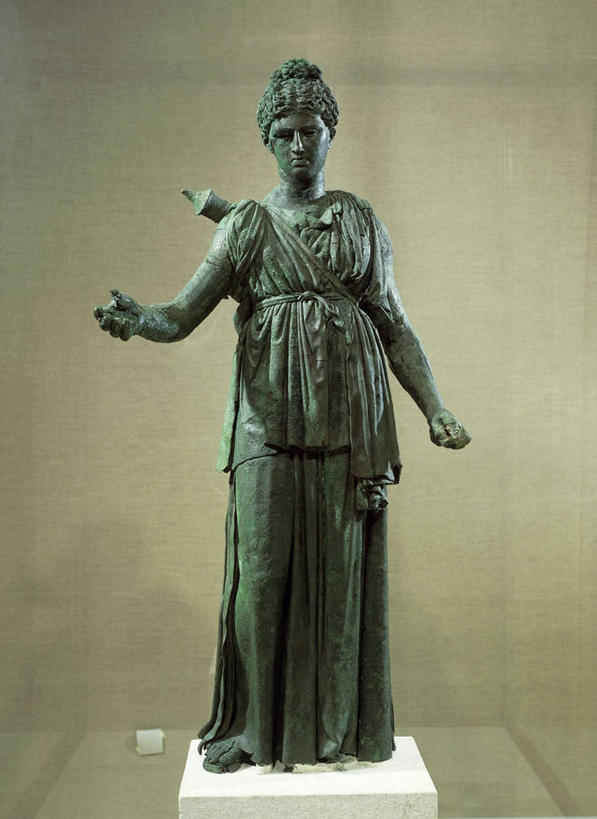 无人,站,竖图,正面,雕塑,灰色背景,神话,艺术,长袍,雕像,历史,文化,古代,一个,灰色,手势,摄影,单个,手艺,传说,希腊神话,青铜,贞洁,古希腊,古代文明,狄安娜,狩猎女神,美术工艺,女性美,阿耳忒弥斯,贞洁处女,阿波罗萨,月亮女神,彩图,影棚拍摄,传统服装,打手势,过去