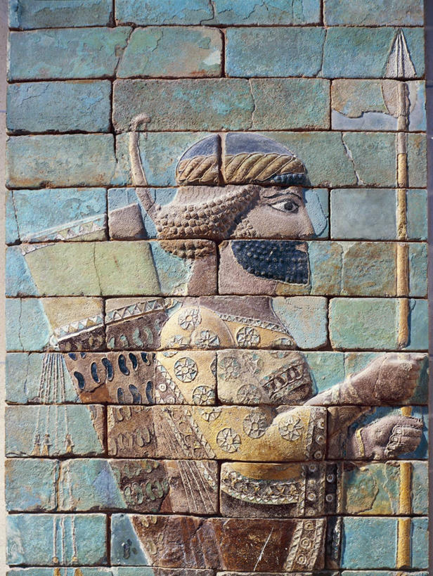 胡须,无人,摸,竖图,特写,侧面,雕塑,伊朗,抚摸,标志,符号,拿着,历史,标识,砖墙,摄影,考古学,箭术,矛,性别符号,美术工艺,胡子,络腮胡,触摸,接触,彩图,男性符号,过去