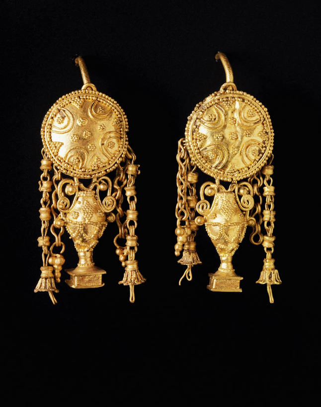 无人,竖图,珠宝,黑色背景,一对,黄金,两个,财富,摄影,华贵,耳饰,古代文明,项坠,彩图,影棚拍摄