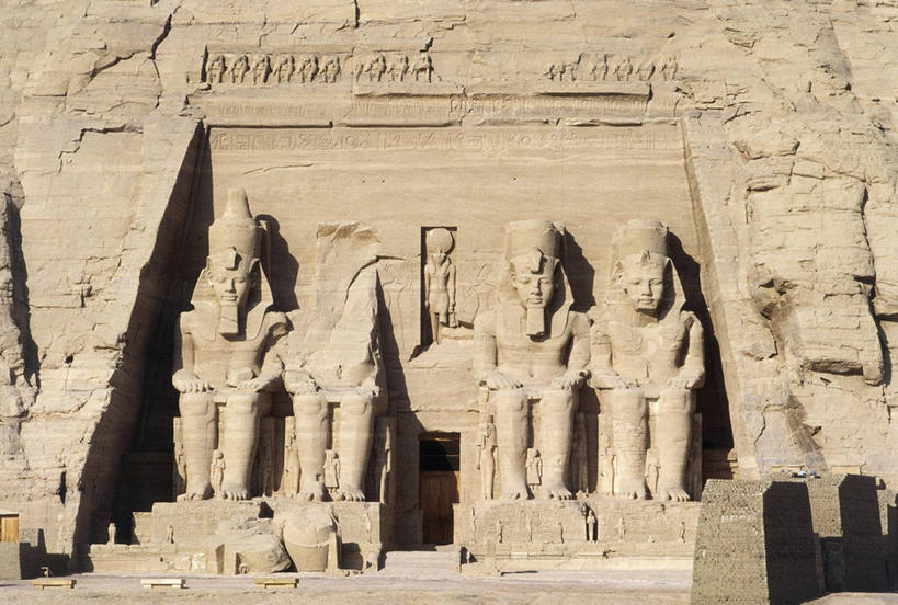 无人,横图,室外,白天,城市,建筑,非洲,埃及,苏丹,堆积,标志,符号,标识,地标建筑,摄影,宗教,风化,考古学,中东,北非,首府,阿拉伯埃及共和国,金字塔之国,棉花之国,阿斯旺,阿斯旺省,阿非利加洲,性别符号,古埃及文明,古代文明,拉美西斯二世大神殿,苏丹共和国,风蚀,石化,美术工艺,努比亚,风蚀地貌,岩石层,库赖迈,史前时代,岩石,彩图,努比亚文物遗址,努比亚遗址,男性符号