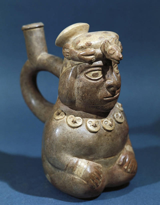 无人,竖图,蓝色背景,褐色,陶瓷制品,一个,容器,摄影,宗教,单个,古代文明,萨满,美术工艺,神父,彩图,影棚拍摄,拟人