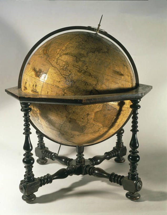 无人,竖图,特写,白色背景,木制,地球仪,方向,历史,一个,黄色,摄影,单个,指导,作画,美术工艺,自然地理,彩图,旅行