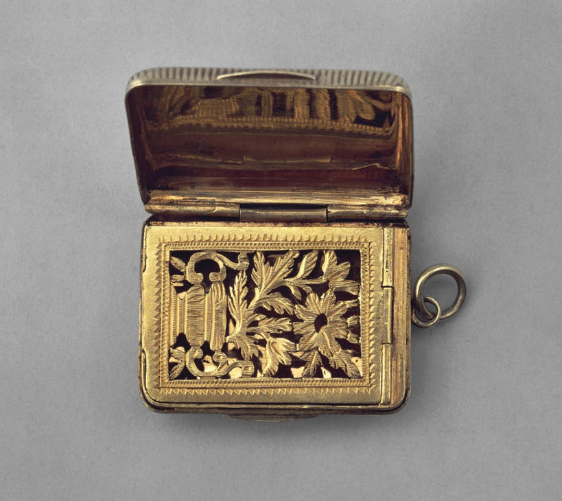 无人,横图,俯视,白色背景,银,装饰,反射,金属,历史,盒子,古代,一个,容器,香水,财富,摄影,单个,古董,考古学,华贵,鼻烟壶,合页,美术工艺,彩图,高角度拍摄,影棚拍摄,雕刻术