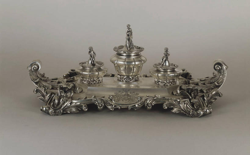 无人,横图,白色背景,银,对称,装饰,光线,金属,标志,符号,办公用品,光芒,历史,标识,古代,一个,摄影,单个,古董,考古学,性别符号,洛可可风格,美术工艺,彩图,影棚拍摄,男性符号