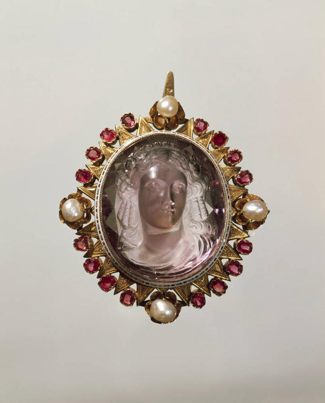 无人,竖图,特写,珠宝,灰色背景,珍珠,一个,灰色,摄影,单个,红宝石,紫水晶,美术工艺,彩图,影棚拍摄,浮雕宝石