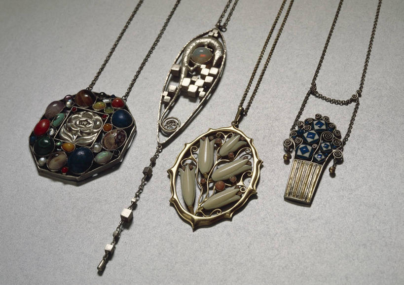 无人,横图,特写,项链,珠宝,灰色背景,并排,灰色,四个,摄影,项坠,美术工艺,彩图,影棚拍摄,金链