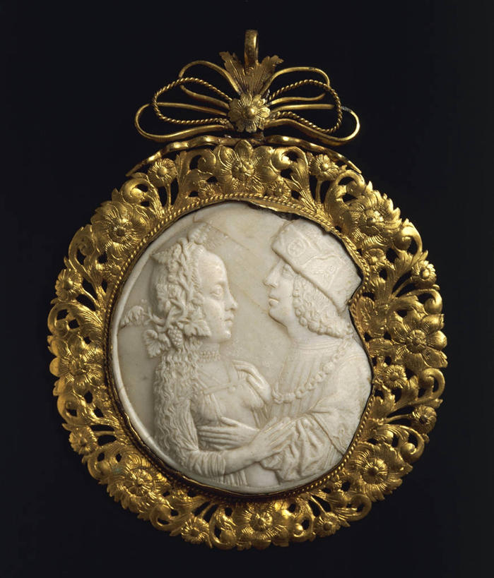 无人,竖图,特写,雕塑,黑色背景,标志,符号,浪漫,文艺复兴,历史,标识,一个,摄影,单个,性别符号,项坠,美术工艺,彩图,影棚拍摄,爱,男性符号,浮雕宝石,减轻