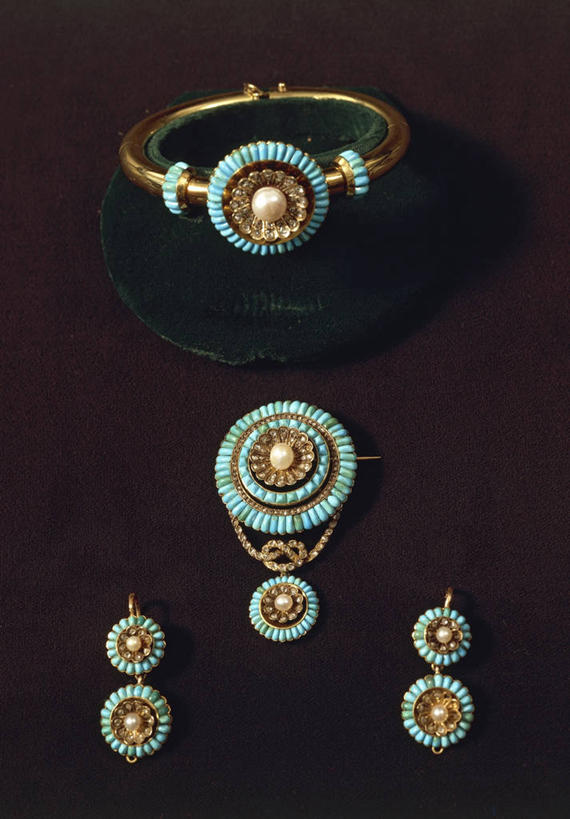 无人,竖图,静物,珠宝,黑色背景,珍珠,历史,戒指,四个,摄影,耳饰,项坠,美术工艺,彩图,影棚拍摄