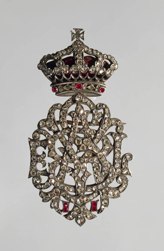 无人,竖图,特写,正面,珠宝,蓝色背景,历史,钻石,一个,摄影,单个,胸针,信函,美术工艺,王冠,彩图,影棚拍摄,贵重宝石