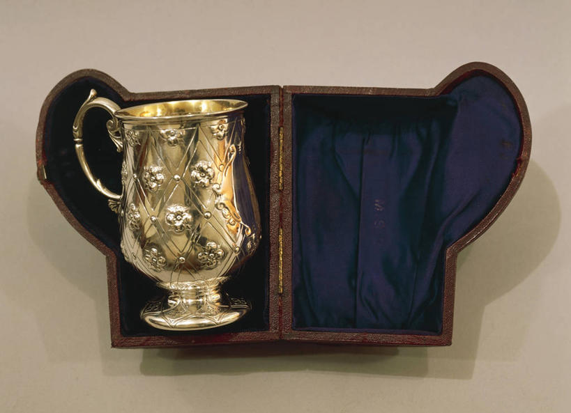 无人,横图,特写,灰色背景,光线,公文包,光芒,两个,灰色,马克杯,打开,摄影,开启,美术工艺,彩图,影棚拍摄