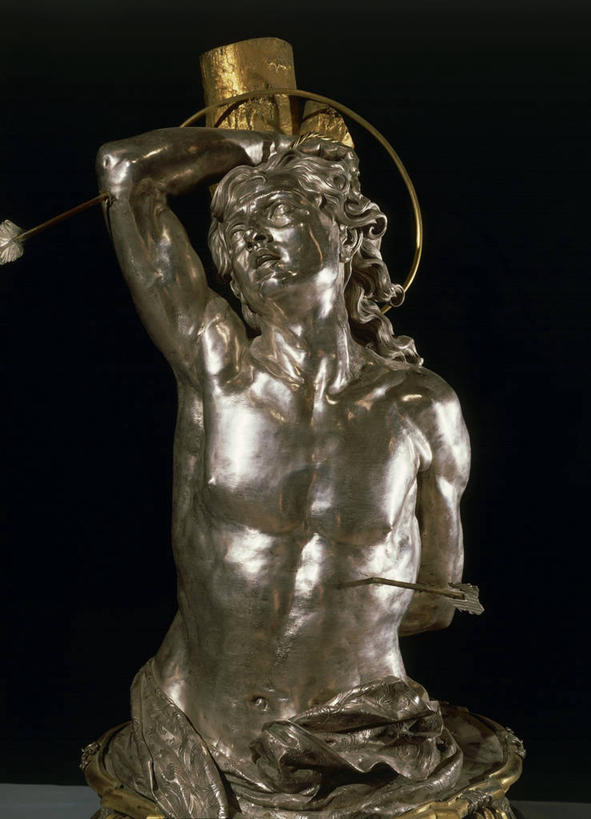 无人,竖图,雕塑,黑色背景,标志,符号,标识,摄影,古董,铜,18世纪,性别符号,美术工艺,圣塞巴斯蒂安,彩图,影棚拍摄,男性符号,减轻