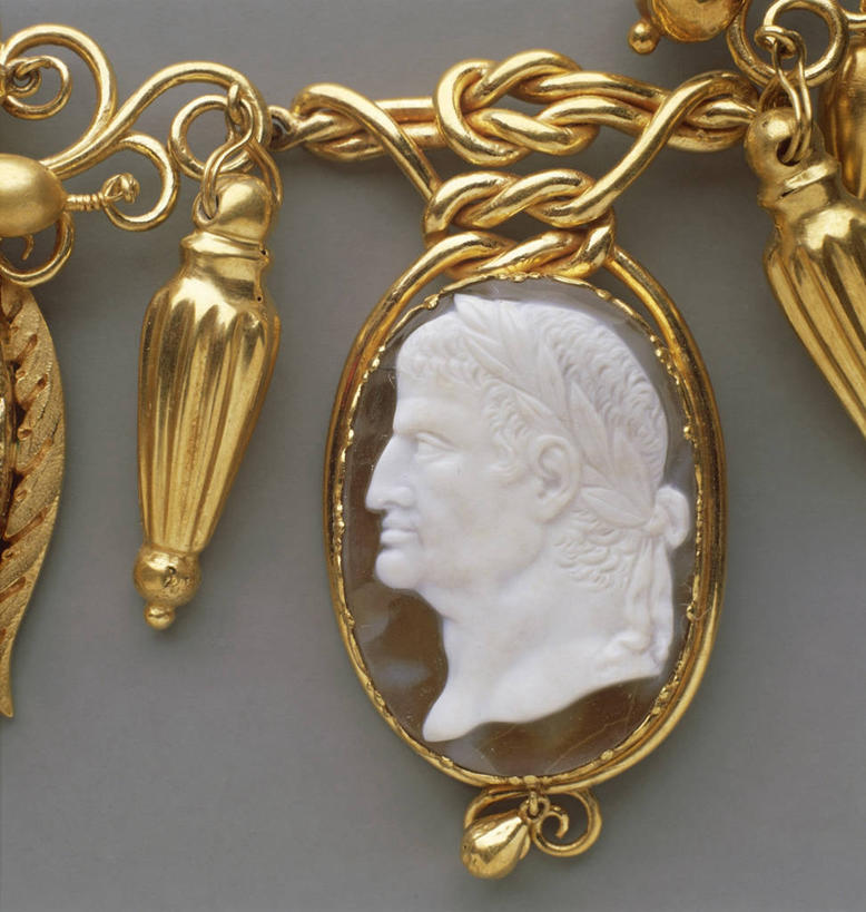 无人,竖图,方图,侧面,项链,珠宝,灰色背景,艺术,标志,符号,标识,一个,摄影,单个,意大利文化,性别符号,彩图,影棚拍摄,男性符号,拟人,浮雕宝石