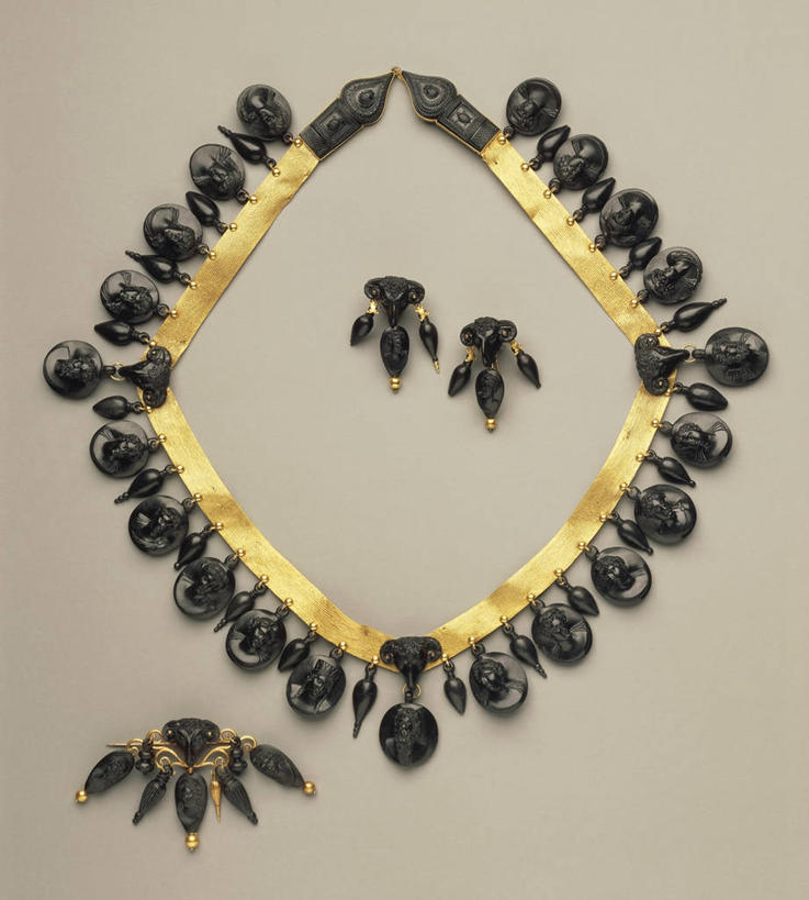 无人,竖图,白色背景,项链,珠宝,艺术,玛瑙,四个,摄影,胸针,耳饰,彩图,影棚拍摄