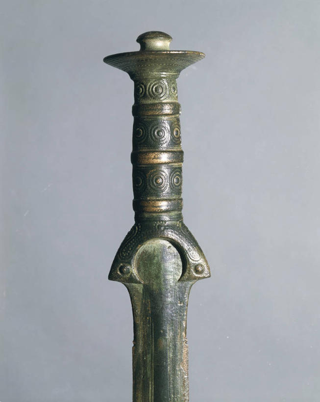 无人,竖图,特写,灰色背景,古代,一个,灰色,刀,摄影,单个,剑,青铜,美术工艺,史前时代,彩图,影棚拍摄