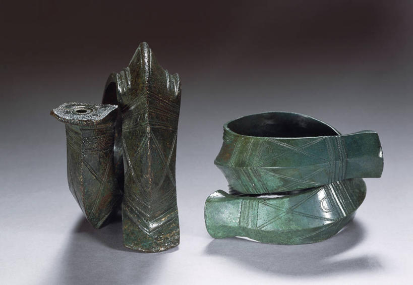 无人,横图,特写,粉色背景,历史,四个,摄影,手镯,考古学,简单,美术工艺,彩图,影棚拍摄