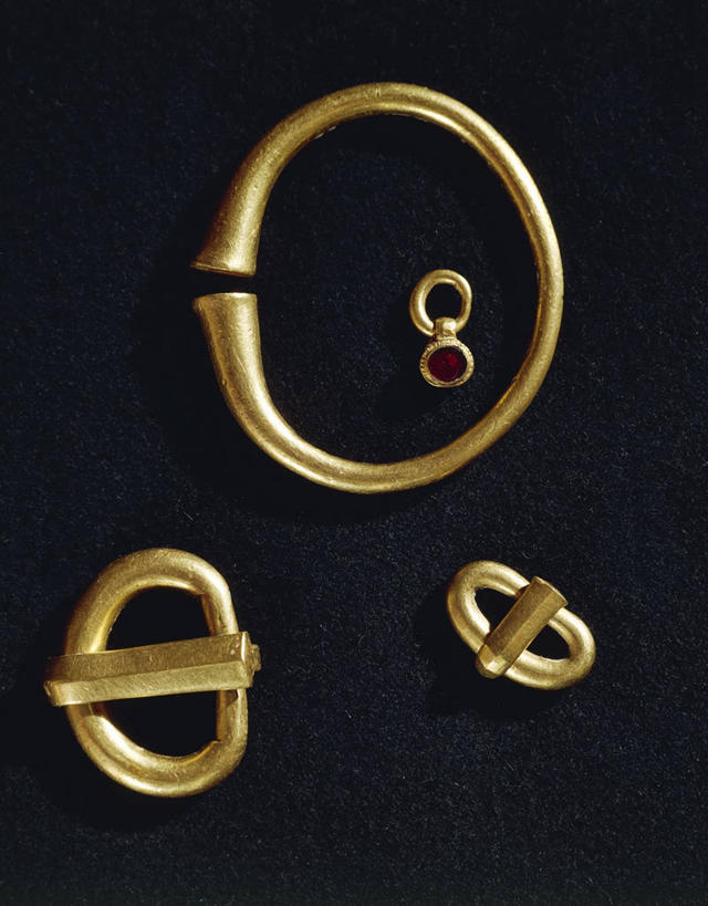 无人,竖图,特写,黑色背景,历史,腰带,四个,摄影,手镯,考古学,扣环,古代文明,美术工艺,彩图,影棚拍摄