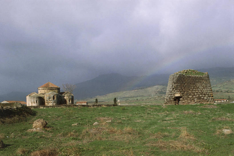 无人,教堂,横图,室外,地平线,云,辽阔,地面,天空,广阔,摄影,一望无际,延伸,天地相交,无边无际,一马平川,古代文明,撒丁岛,史前时代,彩图