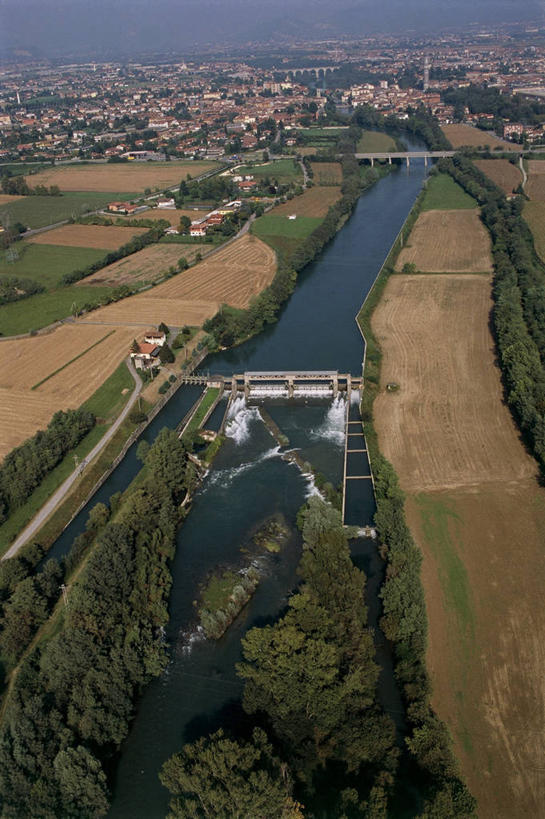 无人,竖图,俯视,航拍,室外,白天,美景,意大利,景观,田地,城镇,水坝,自然,景色,摄影,能源,鸟瞰,自然风光,意大利文化,伦巴第大区,水力发电,布雷西亚,彩图,高角度拍摄