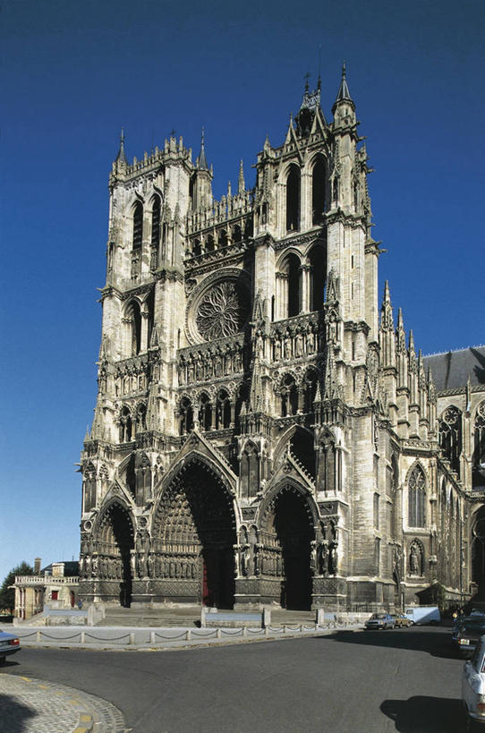 无人,教堂,竖图,室外,白天,建筑,法国,欧洲,拱门,塔,酒类,图像,酒,饮料,天空,地标建筑,摄影,宗教,人造,风格,基督教,宗教建筑,地中海文化,主题,法国文化,哥特式风格,中欧,万里无云,巴黎圣母院大教堂,蒸馏酒,烈酒,构图,亚眠,灵性,彩图,旅行,大教堂,索姆,时空,传统文化,状态