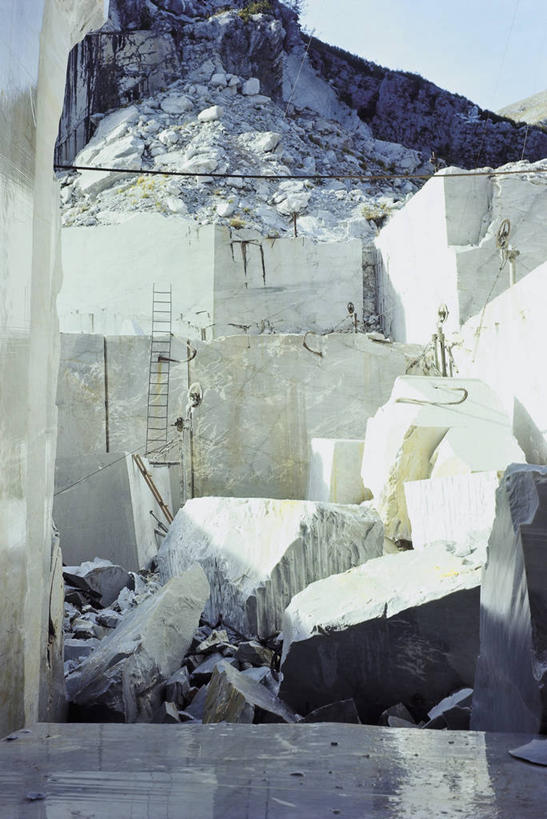 无人,竖图,室外,白天,采矿业,石头,山,山脉,太阳,意大利,葡萄牙,欧洲,阴影,丰富,环保,破碎,矿石,石子,大理石,山峰,山峦,图像,破坏,破损,群山,概念,探索,工业,摄影,能源,矿山,环境,粉碎,损坏,回收,资源,地中海文化,南欧,矿物,主题,毁坏,采集,开采,利用,低碳,循环,托斯卡纳区,采石场,伊比利亚半岛,摧毁,地貌,构图,持续,石块,岩石,彩图,采掘,亚平宁山脉,时空,传统文化