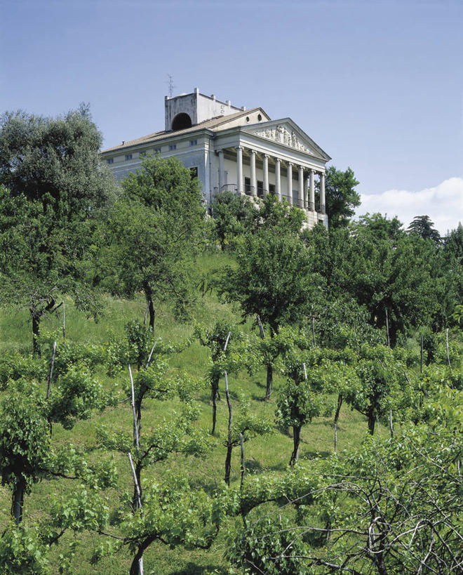 无人,竖图,室外,白天,仰视,植物,别墅,建筑,意大利,欧洲,图像,草,树,天空,自然,摄影,人造,风格,地中海文化,南欧,主题,自然现象,视角,威尼托大区,构图,维罗纳,彩图,低角度拍摄,旅行,时空,传统文化