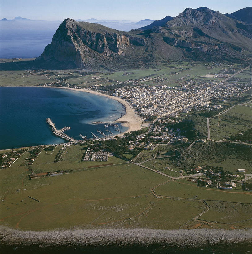 无人,方图,俯视,航拍,室外,白天,度假,美景,丘陵,山,水,植物,城市风光,城市,建筑,意大利,欧洲,地形,景观,田地,图像,娱乐,树,自然,享受,休闲,概念,景色,放松,摄影,宁静,人造,西西里,鸟瞰,地中海文化,南欧,主题,自然现象,意大利文化,地貌,构图,自然地理,海滩,彩图,高角度拍摄,旅行,时空,传统文化,圣维托洛卡波