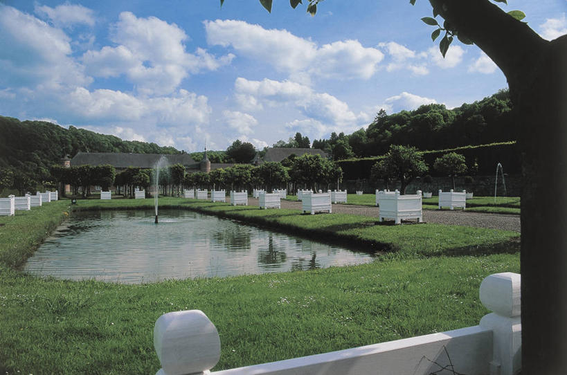 无人,横图,室外,白天,植物,建筑,喷泉,比利时,欧洲,一排,整齐,反射,池塘,云,图像,桔树,草,树,树干,排列,天空,自然,摄影,人造,队列,主题,自然现象,常绿树,构图,那慕尔,死水,彩图,旅行,瓦隆,时空