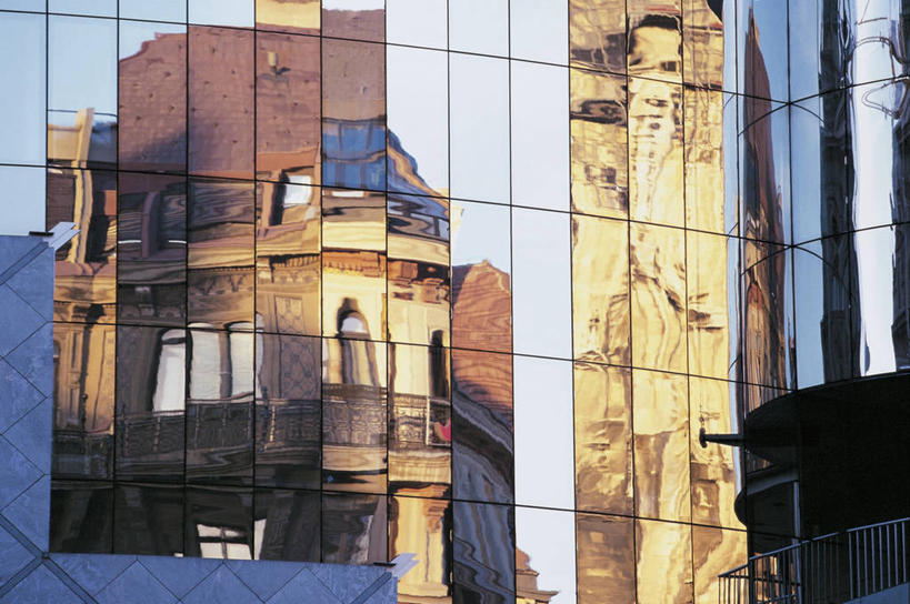 无人,栏杆,横图,室外,特写,白天,城市,建筑,奥地利,欧洲,维也纳,反射,光线,眼镜,光芒,首都,图像,概念,摄影,边界,主题,中欧,构图,想法,彩图,旅行,时空