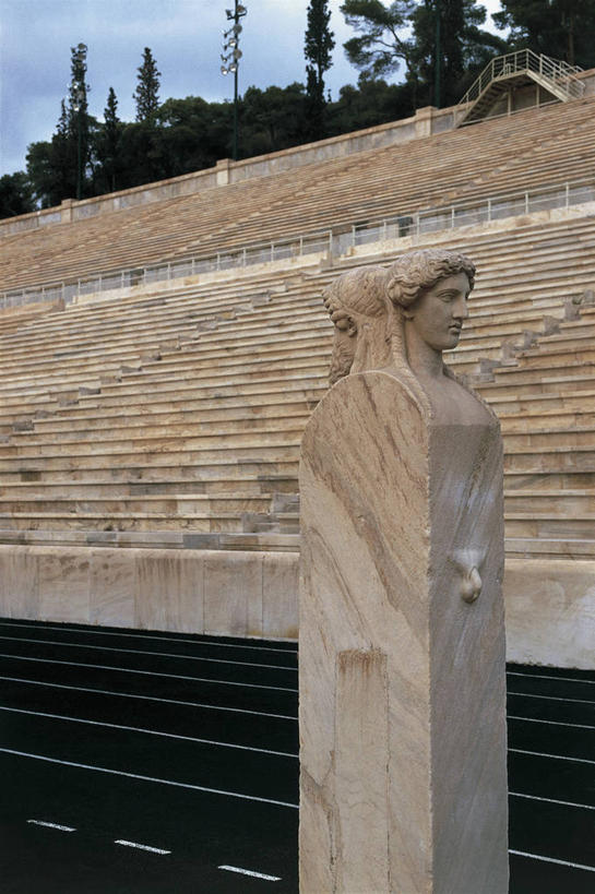 无人,体育馆,栏杆,运动场,竖图,室外,白天,仰视,重复,运动,雕塑,希腊,欧洲,雕像,云,看台,首都,图像,体育场,天空,概念,摄影,地中海文化,南欧,边界,主题,自然现象,视角,运动馆,构图,阿提卡,中部希腊大区,彩图,低角度拍摄,旅行,时空,传统文化