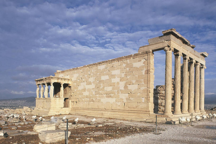 无人,寺庙,横图,室外,白天,建筑,雕塑,希腊,欧洲,雕像,柱子,云,首都,图像,历史,废墟,天空,地标建筑,摄影,宗教,人造,宗教建筑,地中海文化,南欧,希腊文化,主题,自然现象,古典风格,雅典卫城,构图,古代文明,阿提卡,柱廊,中部希腊大区,彩图,旅行,时空,依瑞克提翁神殿,传统文化