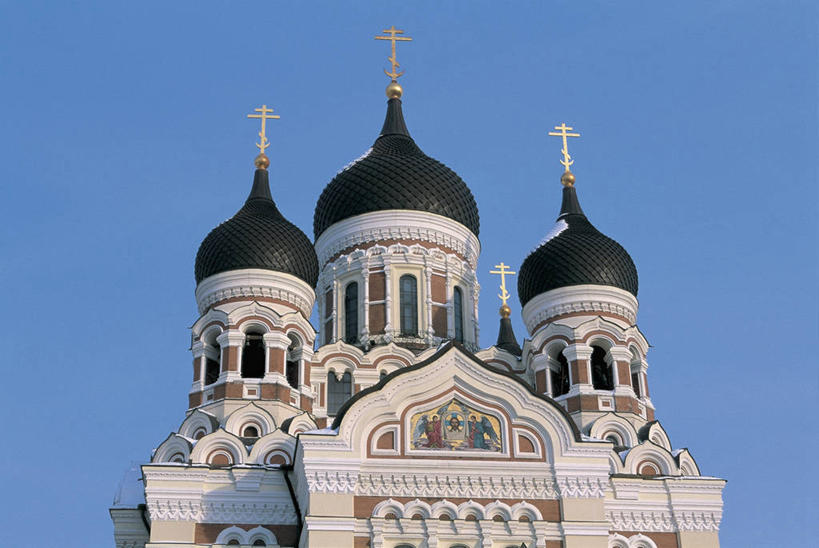 无人,教堂,横图,室外,白天,仰视,城市,建筑,欧洲,爱沙尼亚,保加利亚,装饰,十字架,酒类,首都,图像,酒,饮料,蓝色,天空,摄影,宗教,人造,风格,基督教,圆顶建筑,宗教建筑,南欧,主题,视角,万里无云,蒸馏酒,烈酒,构图,保加利亚共和国,索非亚,塔林,亚历山大.涅夫斯基大教堂,前苏联,灵性,东正教,彩图,低角度拍摄,旅行,大教堂,索非亚州,时空,波罗的海三国