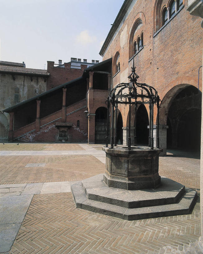 无人,竖图,室外,白天,建筑,意大利,欧洲,阴影,墙,法院,拱门,图像,砖墙,天空,概念,摄影,井,正义,人造,政府大楼,地中海文化,南欧,主题,政府,自然现象,拱廊,构图,诺瓦拉,彩图,旅行,时空,传统文化