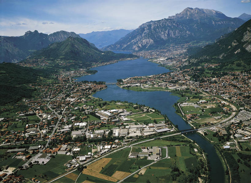 无人,横图,俯视,航拍,室外,白天,湖,山,山脉,植物,城市,建筑,路,意大利,欧洲,田地,云,图像,树,天空,摄影,人造,鸟瞰,地中海文化,都市风光,南欧,主题,自然现象,伦巴第大区,地貌,构图,科摩湖,死水,彩图,高角度拍摄,旅行,时空,传统文化