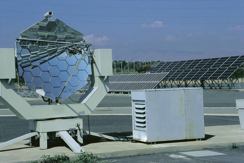 无人,横图,室外,白天,技术,太阳能,意大利,欧洲,阴影,太空,云,图像,天空,发电站,工业,摄影,能源,金属丝,西西里,地中海文化,南欧,主题,自然现象,替代能源,构图,太阳能电池板,彩图,旅行,时空,传统文化,太阳能发电站