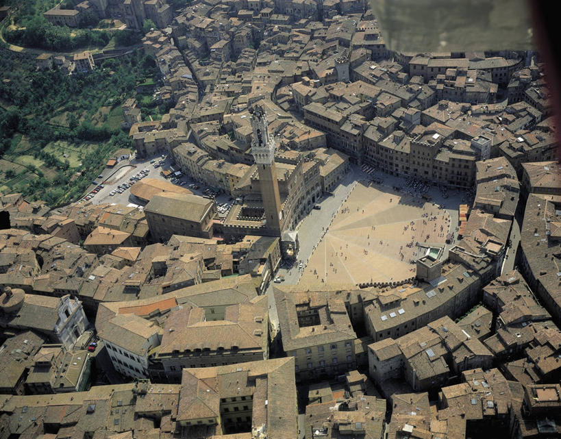 无人,横图,俯视,航拍,室外,白天,度假,美景,植物,城市风光,城市,建筑,意大利,欧洲,景观,塔,首都,图像,娱乐,树,享受,休闲,景色,放松,摄影,人造,锡耶纳,鸟瞰,地中海文化,南欧,主题,树梢,托斯卡纳区,坎波广场,构图,彩图,高角度拍摄,旅行,时空,传统文化