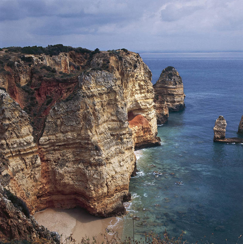 无人,方图,俯视,航拍,室外,白天,旅游,度假,美景,山,山脉,水,葡萄牙,欧洲,地形,海岸线,景观,悬崖,云,图像,娱乐,草,风景,天空,自然,享受,休闲,概念,景色,放松,摄影,宁静,鸟瞰,地中海文化,自然风光,主题,自然现象,伊比利亚半岛,地貌,构图,法鲁,拉各斯,法鲁区,自然地理,岩石,彩图,高角度拍摄,旅行,时空,传统文化