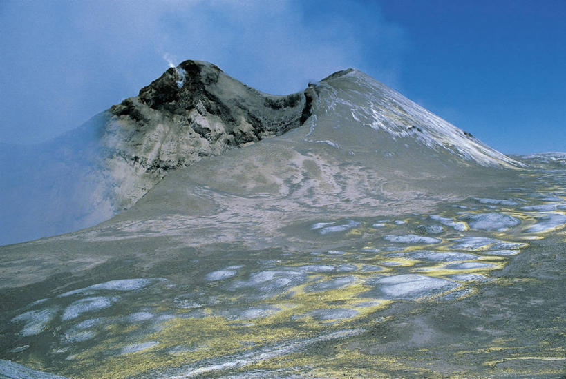 无人,横图,室外,白天,火山,山,意大利,欧洲,火山口,自然灾害,图像,蓝色,天空,自然,概念,摄影,环境,西西里,地中海文化,南欧,主题,毁灭,自然现象,野地,火山岩,地貌,埃特纳火山,构图,自然地理,活火山,彩图,旅行,时空,传统文化