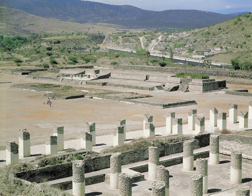 无人,寺庙,横图,俯视,室外,白天,山,山脉,墨西哥,一排,阴影,整齐,柱子,酒类,首都,图像,历史,废墟,酒,饮料,排列,天空,地标建筑,概念,摄影,宗教,保护,考古学,北美,北美洲,拉丁美洲,宗教建筑,队列,主题,美洲,自然现象,视角,墨西哥城,韦拉克鲁斯州,北亚美利加洲,亚美利加洲,蒸馏酒,墨西哥合众国,仙人掌王国,烈酒,狄奥提瓦康,构图,稳定,古代文明,柱廊,灵性,墨西哥文化,彩图,高角度拍摄,旅行,时空,传统文化,托尔特克人,拉美文明,状态