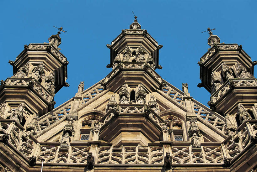 无人,横图,室外,白天,仰视,建筑,雕塑,比利时,欧洲,十字形,形状,雕像,图像,蓝色,天空,摄影,人造,西欧,主题,市政厅,视角,万里无云,比利时王国,构图,法兰德斯,法兰德斯大区,法兰德斯地区,彩图,低角度拍摄,旅行,法兰德斯.布拉班特省,弗莱芒.布拉班特省,时空