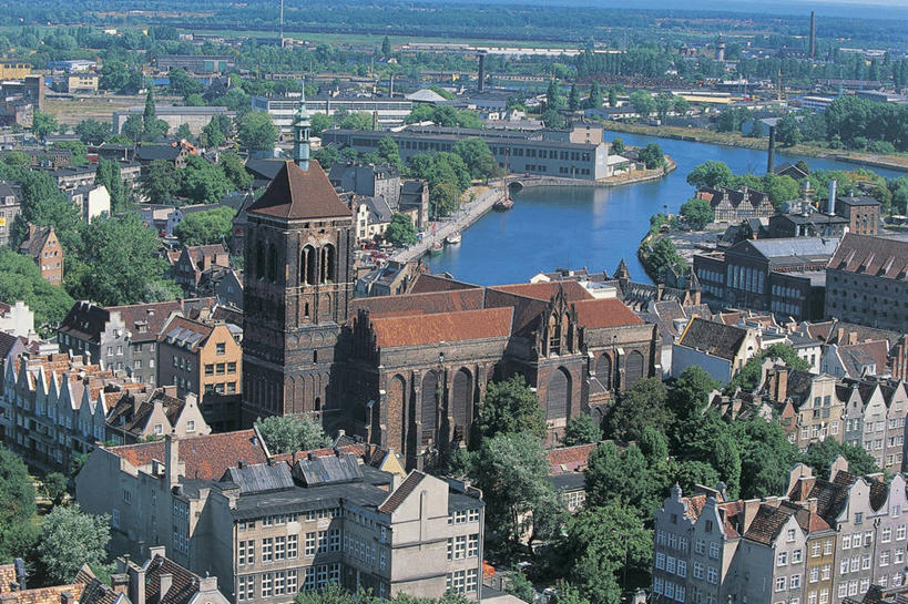 无人,横图,俯视,室外,白天,度假,河流,美景,植物,城市风光,城市,建筑,欧洲,波兰,屋顶,景观,流水,城镇,塔,图像,娱乐,树,自然,享受,休闲,景色,放松,摄影,人造,都市风光,主题,视角,欧洲文化,东欧,中欧,构图,波兰共和国,格但斯克,彩图,高角度拍摄,旅行,彼得哥什,时空