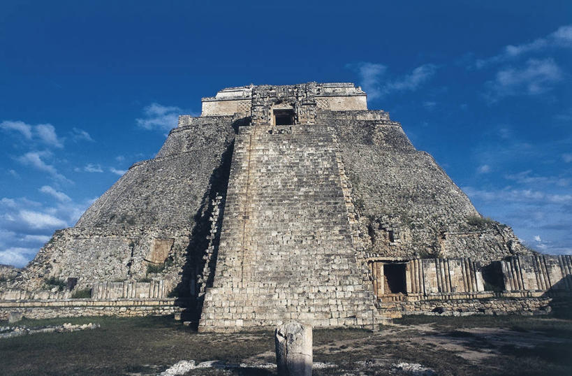 无人,横图,室外,白天,旅游,度假,神秘,美景,建筑,墨西哥,地形,景观,云,宏伟,图像,历史,娱乐,天空,自然,享受,休闲,概念,景色,放松,摄影,人造,北美,拉丁美洲,自然风光,主题,美洲,自然现象,尤卡坦半岛,尤卡坦州,魔法金字塔,构图,古代文明,墨西哥文化,自然地理,彩图,旅行,时空,状态