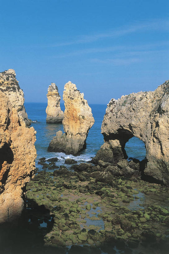 无人,竖图,室外,白天,海洋,水,植物,葡萄牙,欧洲,地平线,水平线,宏伟,图像,蓝色,风景,天空,自然,概念,摄影,藻类,岩层,地中海文化,主题,自然现象,伊比利亚半岛,地貌,万里无云,构图,法鲁,地质学,拉各斯,法鲁区,自然地理,海滩,岩石,彩图,旅行,时空,传统文化