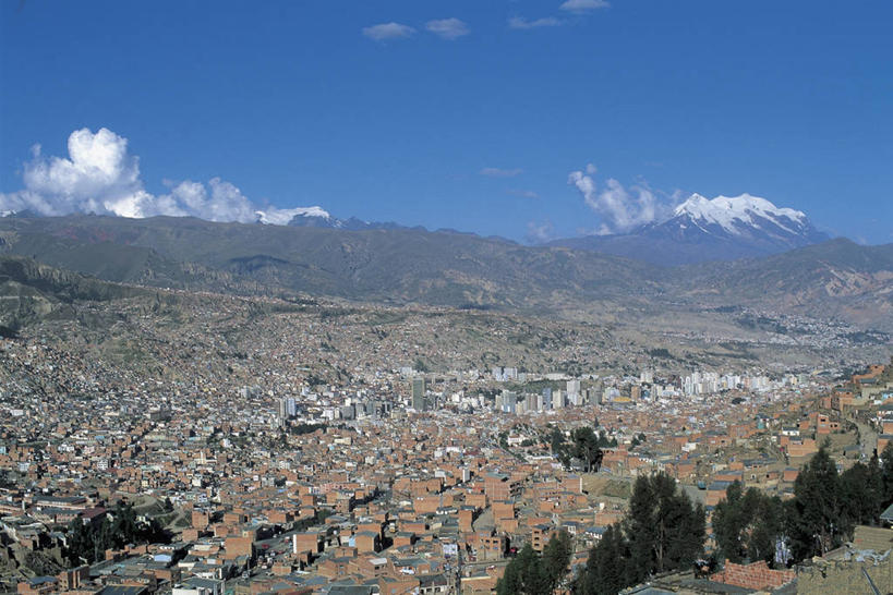 无人,横图,俯视,室外,白天,山,山脉,植物,城市,建筑,玻利维亚,云,城镇,首都,图像,树,天空,南美,摄影,人造,拉丁美洲,都市风光,主题,美洲,自然现象,视角,地貌,构图,拉巴斯,彩图,高角度拍摄,旅行,时空
